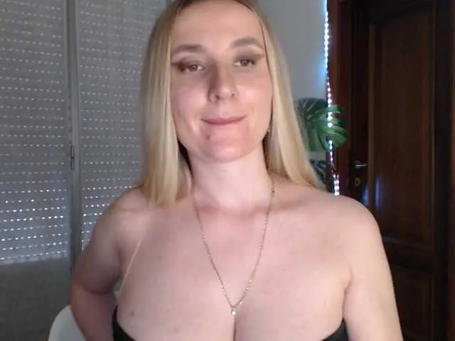 Live sex webcam photo for Alina-Lovely #291805069