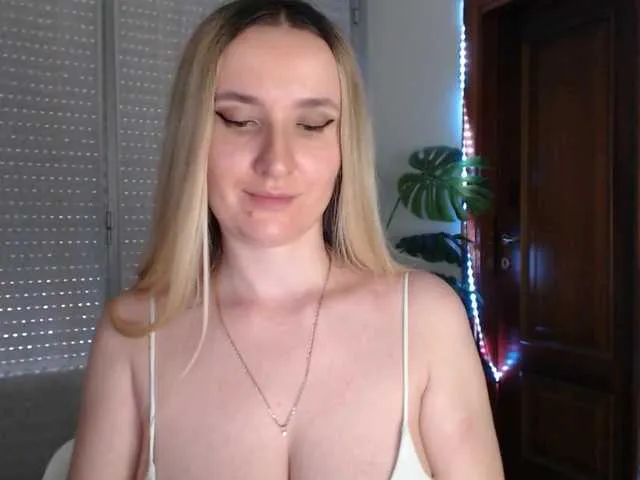 Live sex webcam photo for Alina-Lovely #291879134