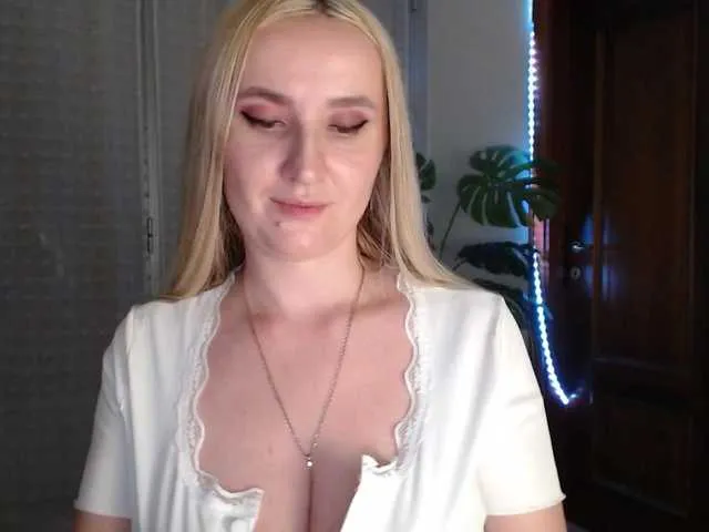 Live sex webcam photo for Alina-Lovely #292378393