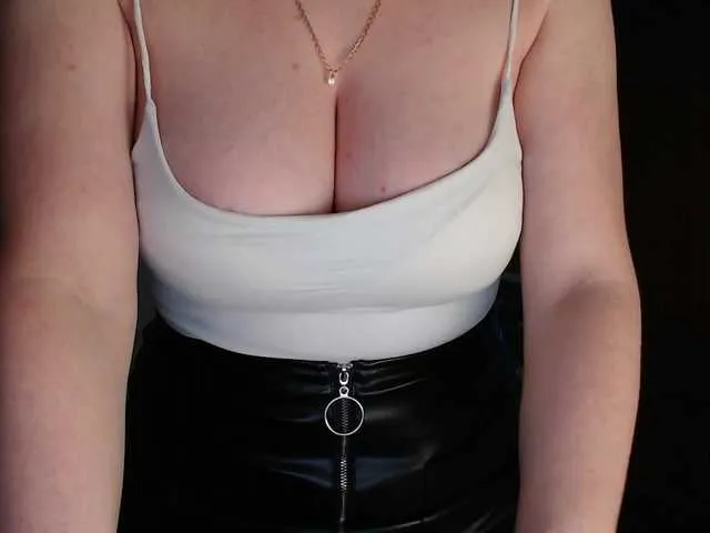 Live sex webcam photo for Alina-Lovely #292384677