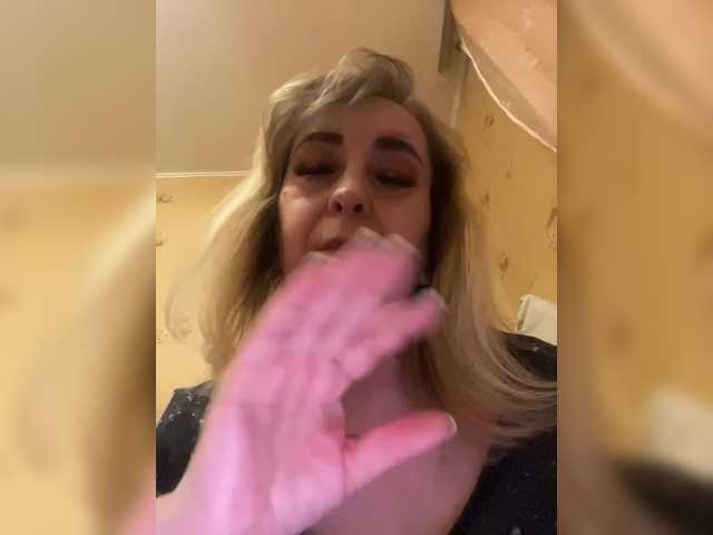 Live sex webcam photo for Alina1965 #290817773