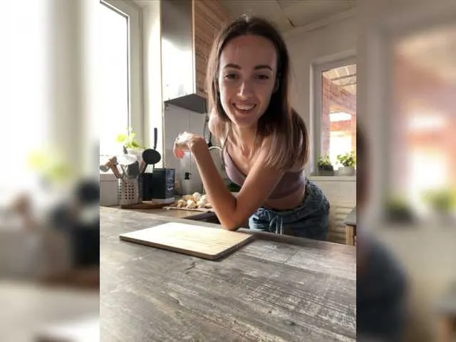 Live sex webcam photo for AlinaAp #276065768