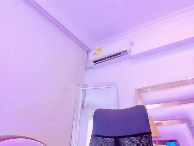 Live sex webcam photo for AlinaColeens #276630551