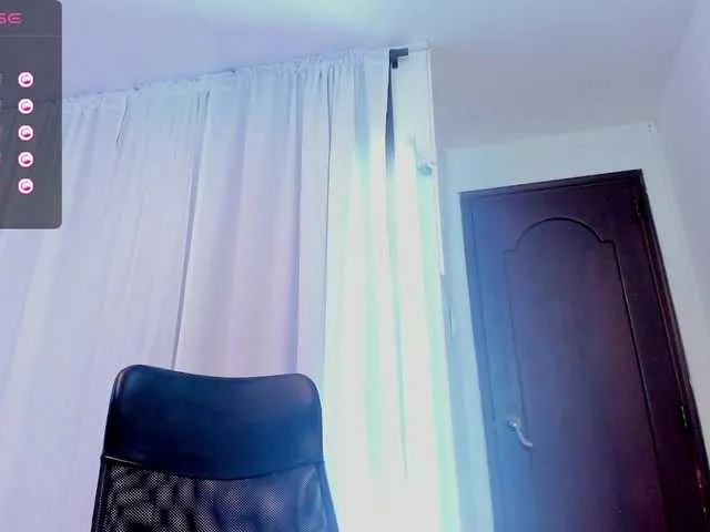 Live sex webcam photo for AlinaColeens #276762898