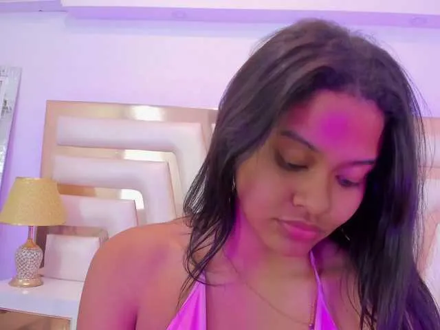 Live sex webcam photo for AlinaColeens #276910071