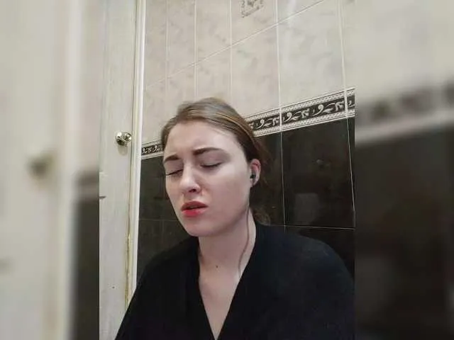 Live sex webcam photo for AlinaLili #292344957