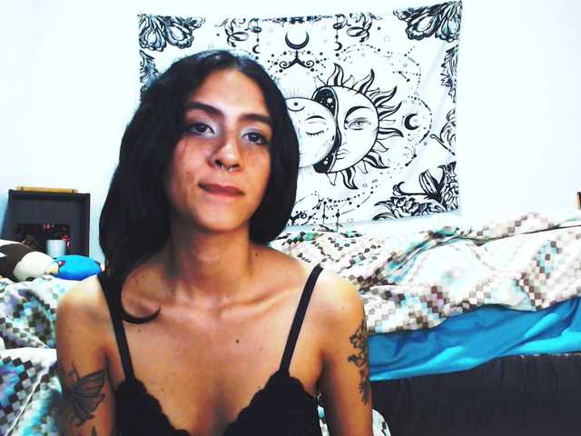 Live sex webcam photo for AlinaWoolf #276980485