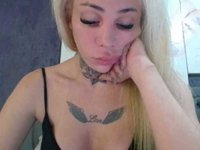 Live sex webcam photo for AlineTatuada #275660448