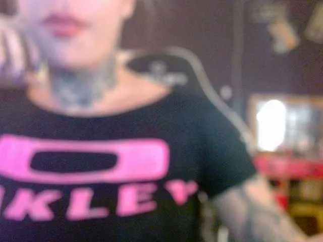 Live sex webcam photo for AlineTatuada #277903835
