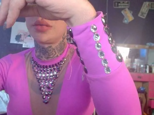 Live sex webcam photo for AlineTatuada #277937845