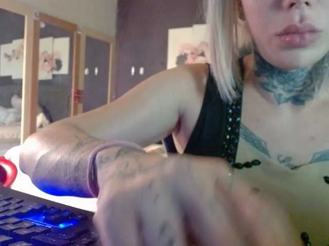 Live sex webcam photo for AlineTatuada #278004065