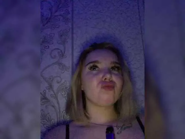 Live sex webcam photo for Alinka-Apelsinka #290496418