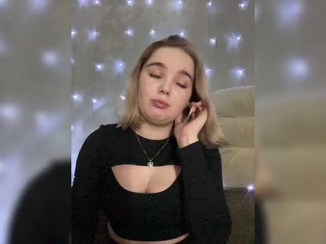 Live sex webcam photo for Alinka-Apelsinka #290544446