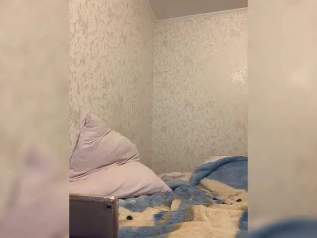 Live sex webcam photo for Alisa-W #287961333