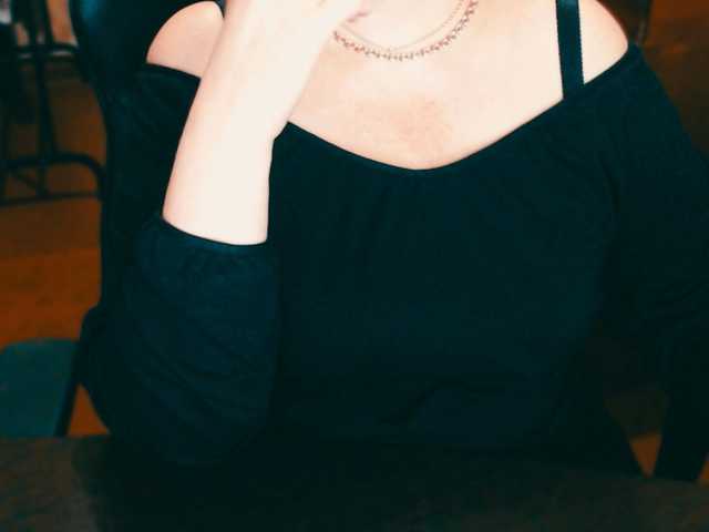 Live sex webcam photo for Alisa1917 #290393634