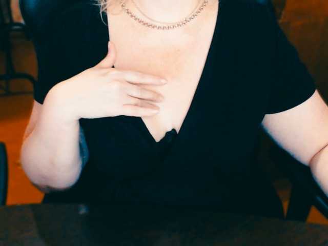 Live sex webcam photo for Alisa1917 #290494632