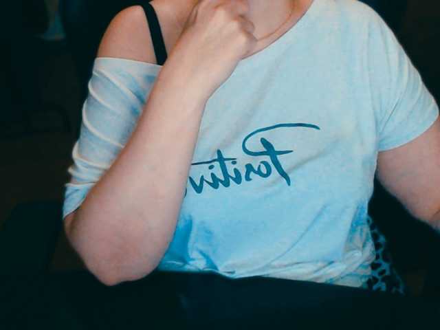 Live sex webcam photo for Alisa1917 #292228069