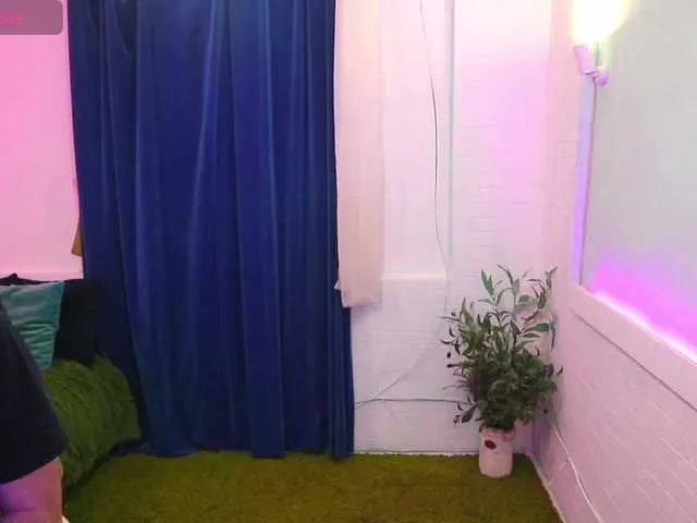 Live sex webcam photo for AlisaAleks #292270952