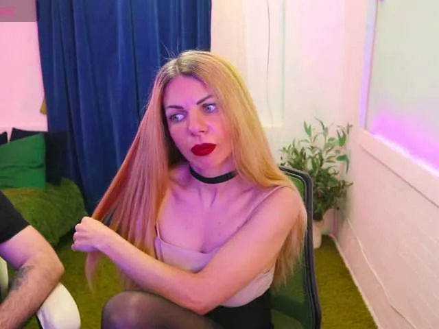 Live sex webcam photo for AlisaAleks #292345107