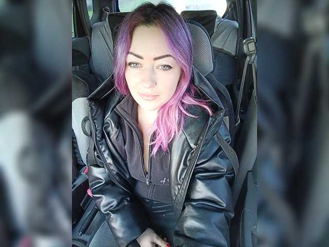 Live sex webcam photo for AlisaFist #271975756