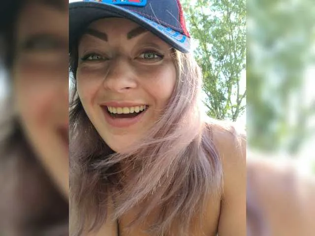 Live sex webcam photo for AlisaFist #273975753