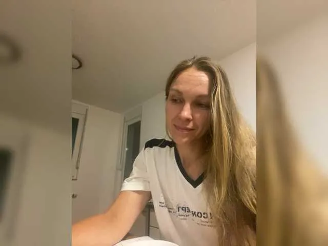 Live sex webcam photo for Alisasqrl #275918397