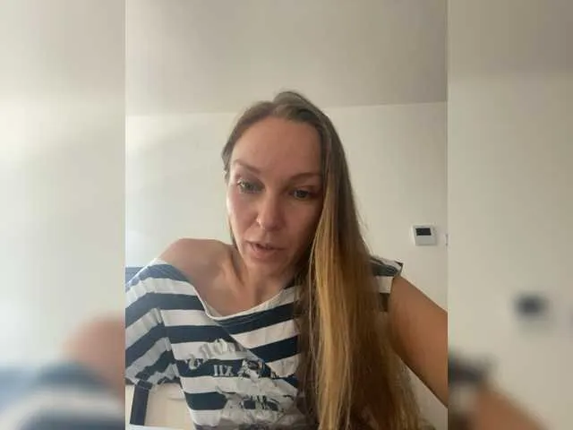 Live sex webcam photo for Alisasqrl #275922852