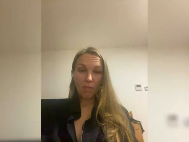 Live sex webcam photo for Alisasqrl #275954483