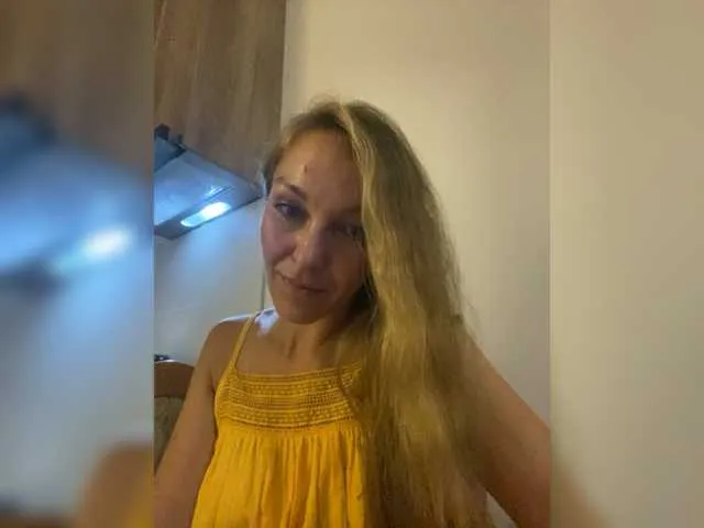 Live sex webcam photo for Alisasqrl #275970976