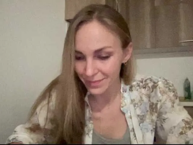 Live sex webcam photo for Alisasqrl #276082251