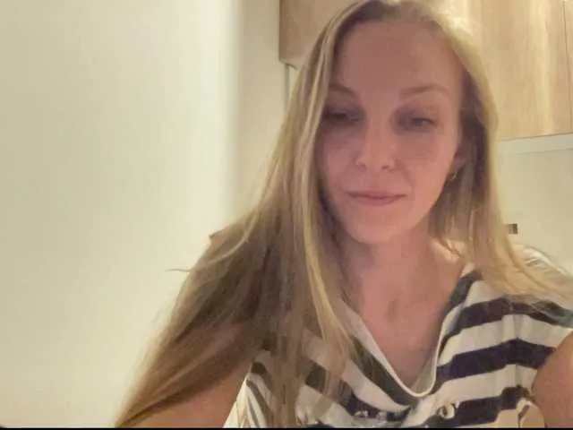 Live sex webcam photo for Alisasqrl #276135022