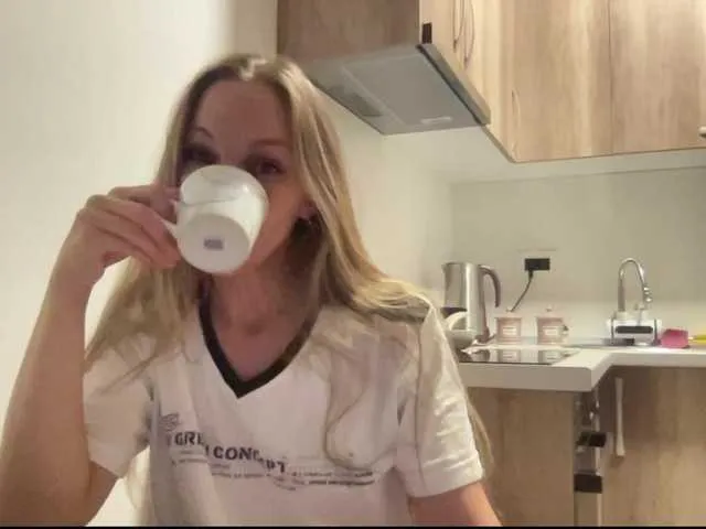 Live sex webcam photo for Alisasqrl #276265715