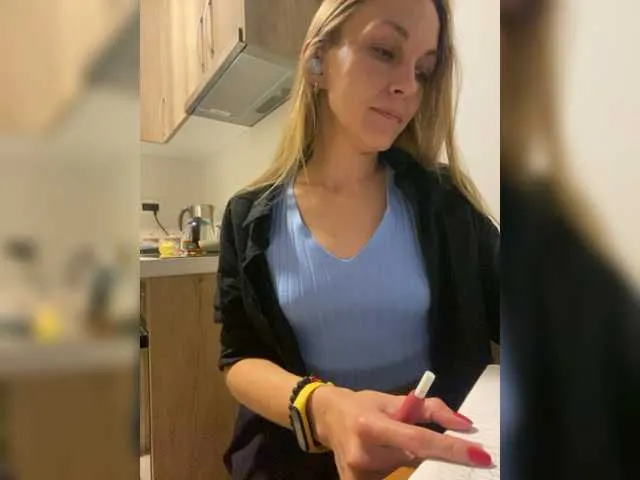 Live sex webcam photo for Alisasqrl #276388399