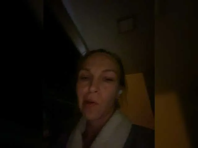 Live sex webcam photo for Alisasqrl #276444020