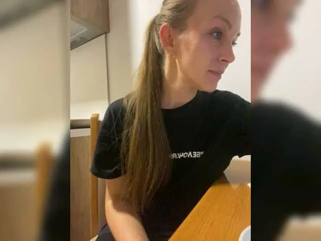 Live sex webcam photo for Alisasqrl #276553886