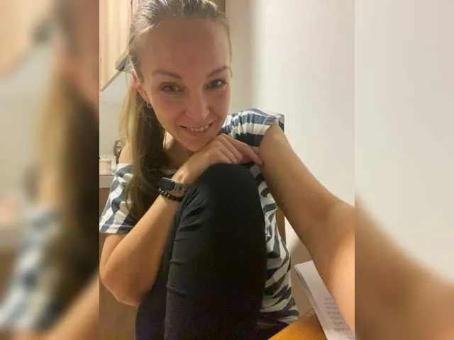 Live sex webcam photo for Alisasqrl #276687422