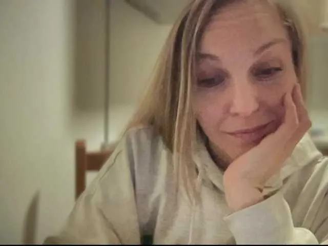 Live sex webcam photo for Alisasqrl #276736173