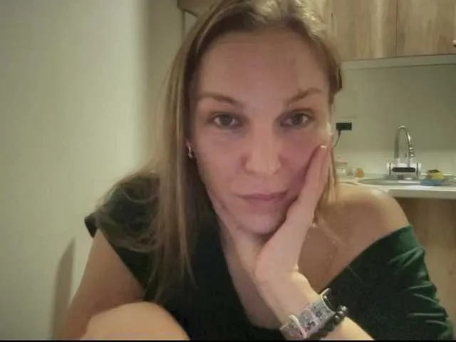 Live sex webcam photo for Alisasqrl #276835542