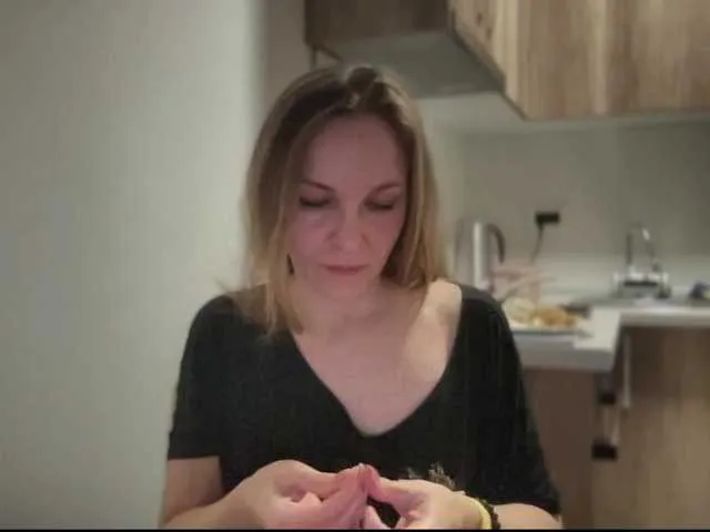 Live sex webcam photo for Alisasqrl #276993224