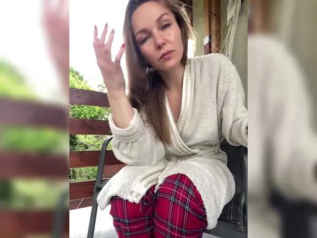 Live sex webcam photo for Alisasqrl #291013736