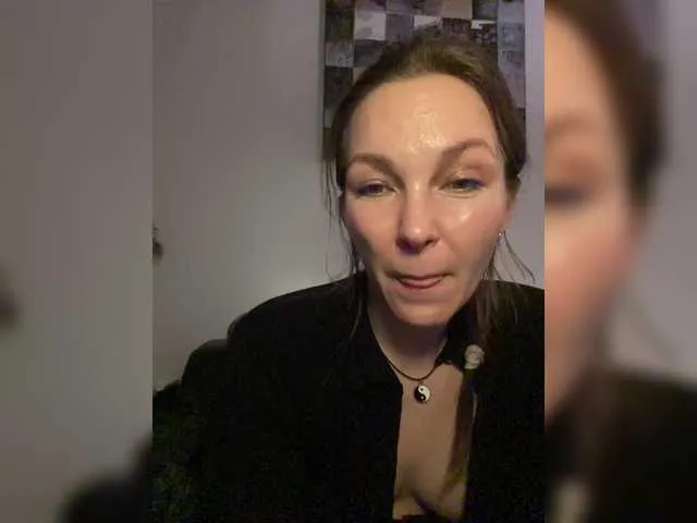 Live sex webcam photo for Alisasqrl #293477146
