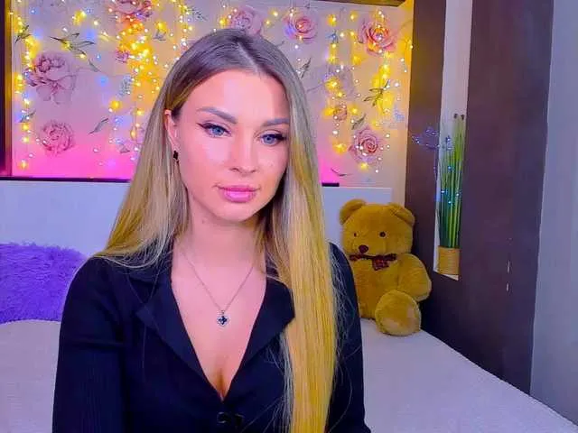 Live sex webcam photo for Alisee123 #277108487