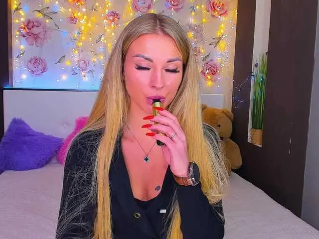 Live sex webcam photo for Alisee123 #277249058