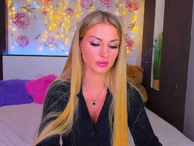 Live sex webcam photo for Alisee123 #277252728