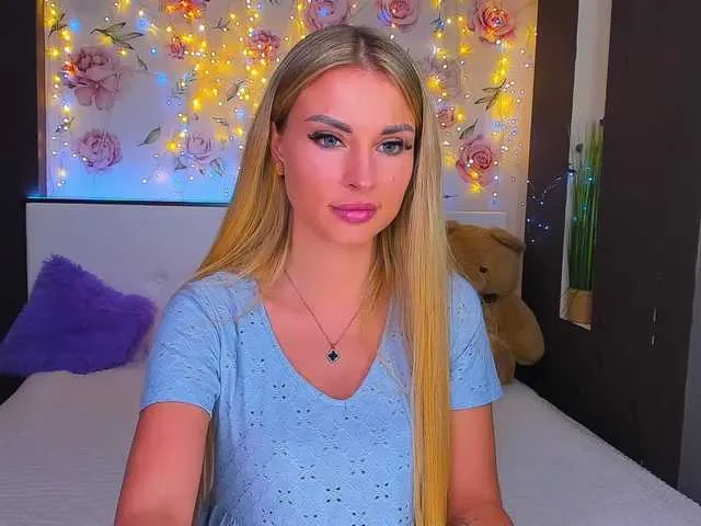 Live sex webcam photo for Alisee123 #277261272
