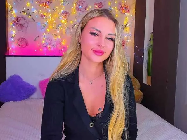 Live sex webcam photo for Alisee123 #277425743