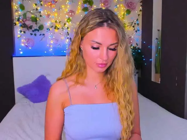 Live sex webcam photo for Alisee123 #277743198