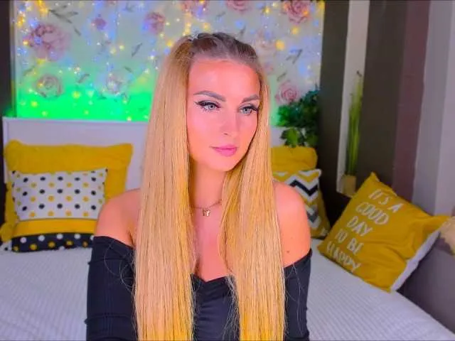 Live sex webcam photo for Alisee123 #290456491