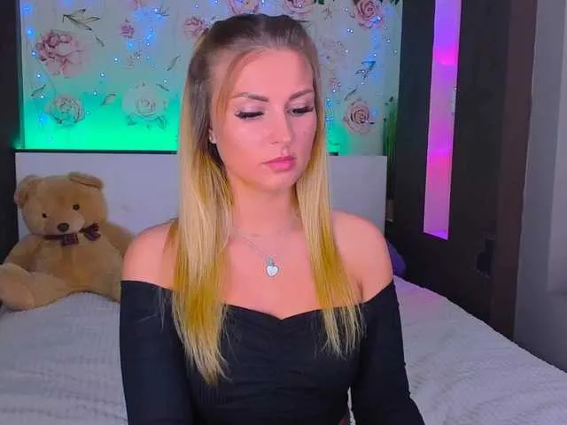 Live sex webcam photo for Alisee123 #291218064