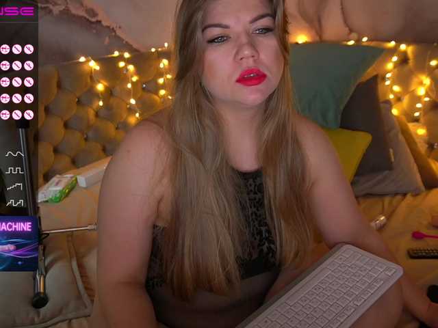 Live sex webcam photo for AlishaMalinka #277550320